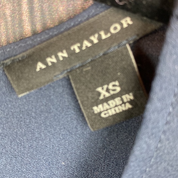 Ann Taylor Navy Blouse W/ Crochet Overlay & Gold Colored Zipper- Size XS - Picture 4 of 8